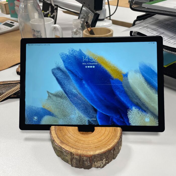 Small Log Phone Holder (full Slice) - Natural