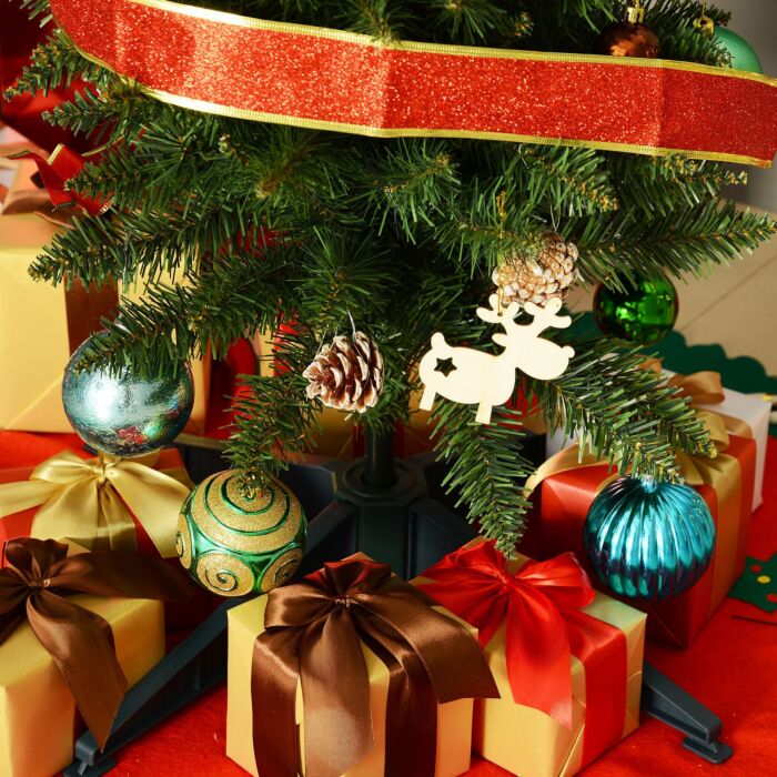 Homcom 1.5m Artificial Christmas Pine Tree W/plastic Stand-green
