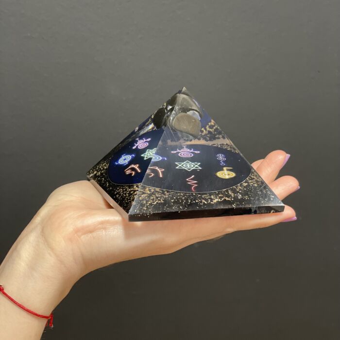 Orgonite Pyramid - Midnight Reiki - 9cm