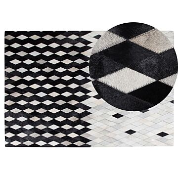 Rug Black And White Leather 140 X 200 Cm Modern Patchwork Handcrafted Beliani