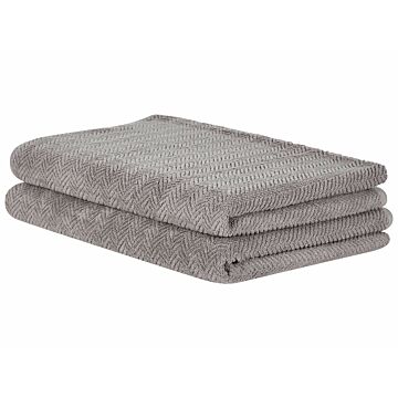 Set Of 2 Bath Sheets Towels Grey Terry Cotton 100 X 150 Cm Chevron Pattern Texture Bath Towels Beliani