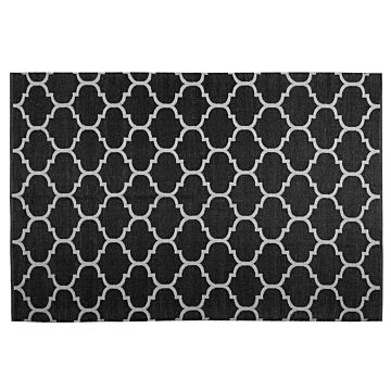 Area Rug Carpet Black And White Reversible Synthetic Material Outdoor And Indoor Quatrefoil Pattern Rectangular 140 X 200 Cm Beliani